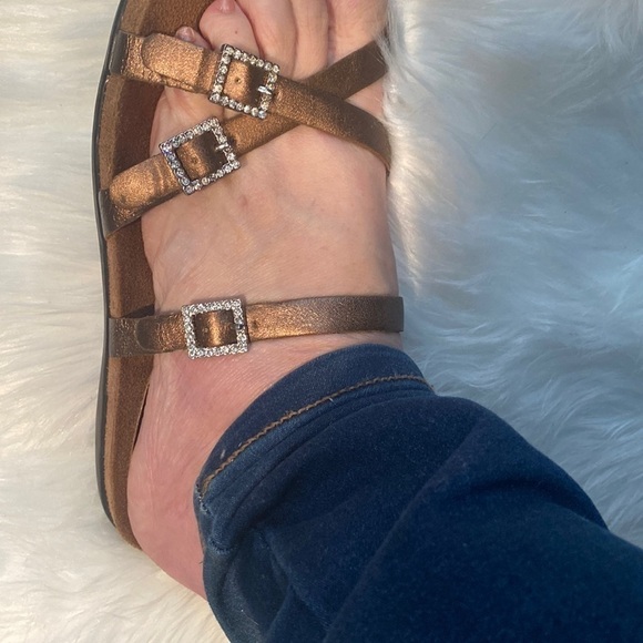 Aerosoles sandals size 7 strappy metallic bronze with rhinestone buckle trim NEW - Picture 4 of 4